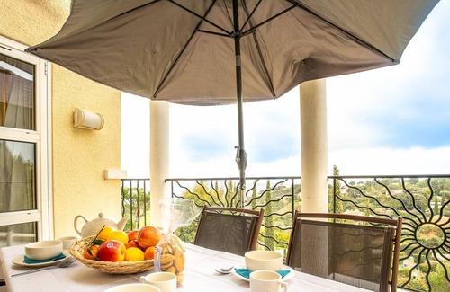 Le Dramont Apartamento | Nice apartment for 4 people with WIFI, pool, TV, patio and pets allowed