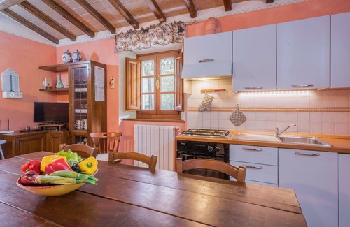 Cutigliano Apartamento | Hermoso apartamento para 6 personas con piscina, WIFI, TV, veranda y mascotas permitida