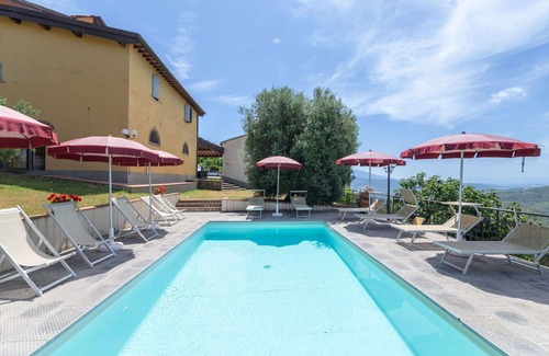Montebonello Apartamento | Bonito apartamento con piscina, WIFI, TV, mascotas permitida, vista panorámica y aparcamiento