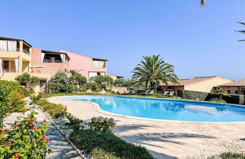 Porto Pozzo Apartamento | Acogedor apartamento con A/C, WIFI, piscina, terraza, mascotas permitida y aparcamiento