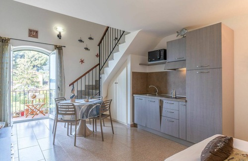 Latte Apartamento | Bonito apartamento para 4 personas con WIFI, piscina, TV, balcón y aparcamiento