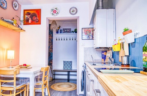 Est Apartamento | Hermoso apartamento para 2 personas con TV, balcón y aparcamiento