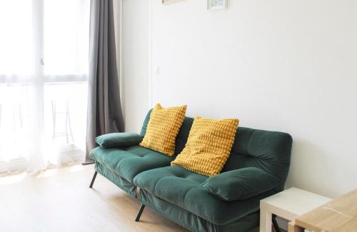 L'Ile-Saint-Denis Apartamento | Nice apartment with balcony and view