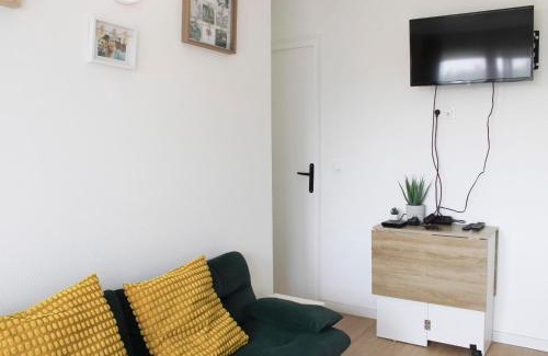 L'Ile-Saint-Denis Apartamento | Nice apartment with balcony and view