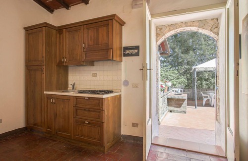 Monteriggioni Villa | Hermoso apartamento en villa con WIFI, piscina, TV, patio, vista panorámica, aparcamiento