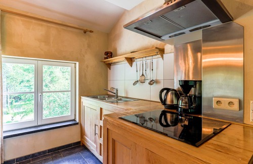 Aywaille Apartamento | Nice apartment in a riverside castle