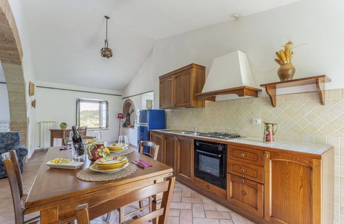 Radicondoli Villa | Hermoso apartamento en villa para 4 personas con piscina, WIFI, vista panorámica y aparcamiento