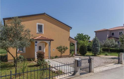 Kastel Apartamento | Nice Apartment In Kastel With Kitchen