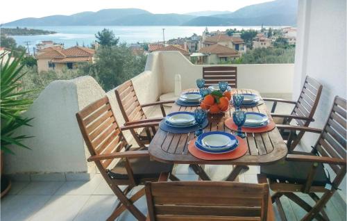 Korfos Apartamento | Nice Apartment In Korfos, Korinthos