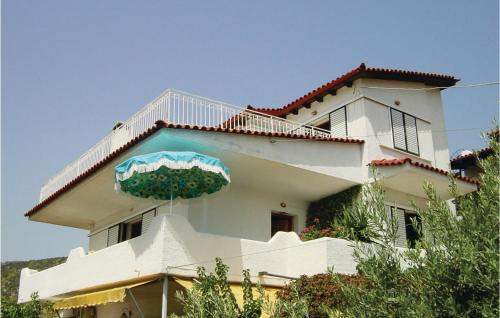 Korfos Apartamento | Nice Apartment In Korfos, Korinthos