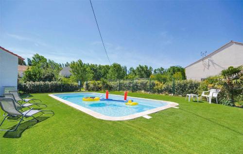 Le Sambuc Apartamento | Nice Apartment In Le Sambuc With Wifi