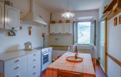 Massa Apartamento | Nice Apartment In Massa E Cozzile With House A Panoramic View