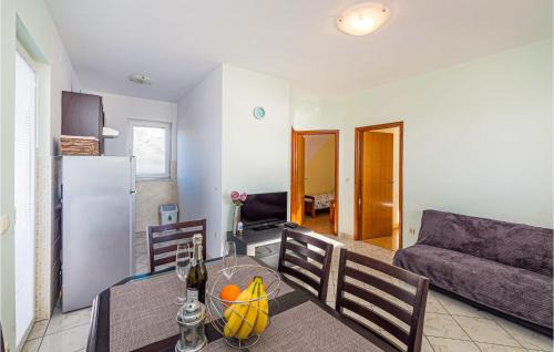 Rtina Apartamento | Nice Apartment In Rtina With Wifi