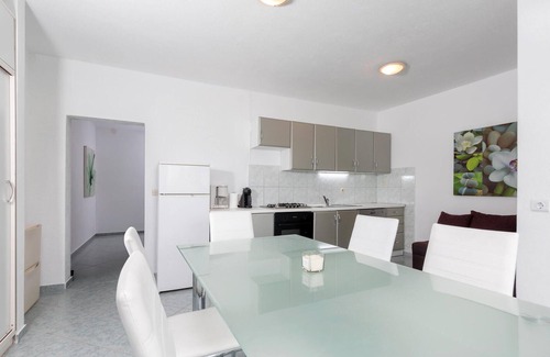 Stinjan Apartamento | Bonito apartamento en Stinjan con.