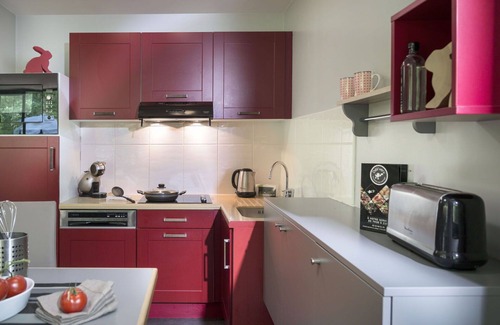 Pullay Casa | Acogedor apartamento en villa con WIFI, bañera de hidromasaje, piscina, TV, terraza y aparcamiento