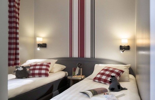 Pullay Casa | Acogedor apartamento en villa con WIFI, bañera de hidromasaje, piscina, TV, terraza y aparcamiento