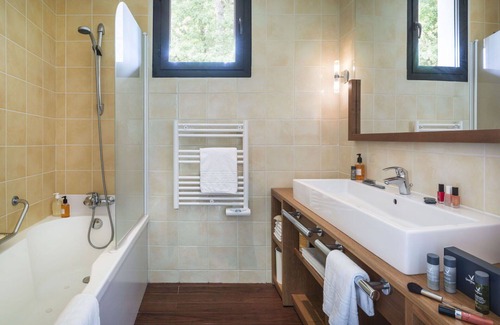 Pullay Casa | Acogedor apartamento en villa con WIFI, bañera de hidromasaje, piscina, TV, terraza y aparcamiento