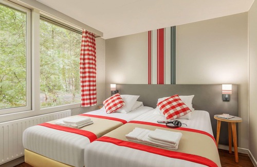 Les Barils Casa | Hermoso apartamento en villa para 4 personas con jacuzzi, WIFI, piscina, TV, terraza y aparcamiento