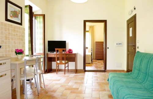 Caprarola Villa | Precioso apartamento en villa con piscina, WIFI, TV, terraza, mascotas permitida y aparcamiento