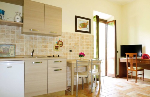 Caprarola Villa | Precioso apartamento en villa con piscina, WIFI, TV, terraza, mascotas permitida y aparcamiento