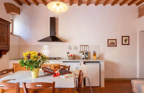 Mercatale Val di Pesa Villa | Bonito apartamento en villa con WIFI, piscina, TV, patio y aparcamiento, cerca de Greve In Chianti