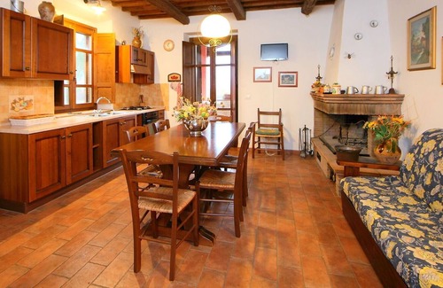 Trevinano Villa | Bonito apartamento en villa con WIFI, piscina, balcón, mascotas permitida y aparcamiento