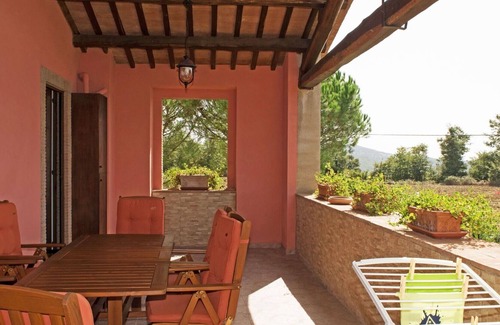 Trevinano Villa | Bonito apartamento en villa con WIFI, piscina, balcón, mascotas permitida y aparcamiento