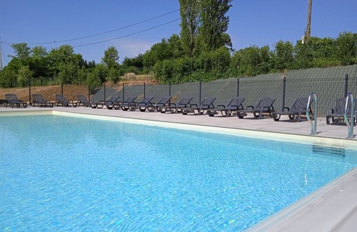 Prailles Casa | Hermoso apartamento en villa con internet, piscina, TV, terraza y mascotas permitida