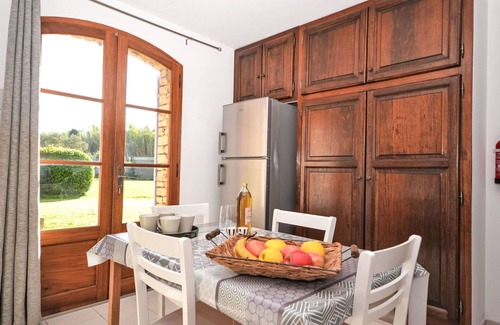 Velleron Casa | Acogedor apartamento en villa para 4 personas con WIFI, piscina, TV y terraza