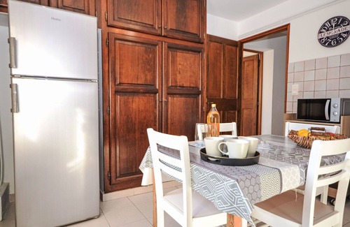 Velleron Casa | Acogedor apartamento en villa para 4 personas con WIFI, piscina, TV y terraza