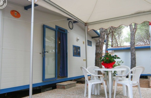 Vignola Mare Casa | Hermoso apartamento en villa para 6 personas con WIFI, piscina, A/C, TV, terraza y aparcamiento