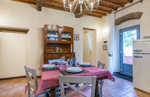 Castagneto Carducci Villa | Acogedor apartamento en villa para 4 personas con WIFI, piscina, A/C, TV y mascotas permitida