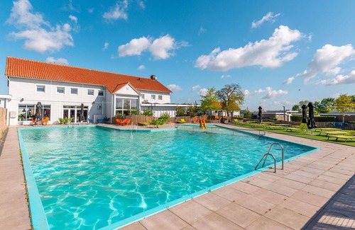 Municipality of Nunspeet Casa | Precioso apartamento en villa para 4 personas con piscina, WIFI, TV, terraza y aparcamiento