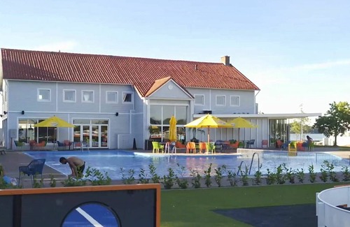 Municipality of Nunspeet Casa | Precioso apartamento en villa para 4 personas con piscina, WIFI, TV, terraza y aparcamiento