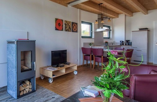 Grossposna Casa | Acogedor apartamento en villa con WIFI, TV, balcón, mascotas permitida y aparcamiento