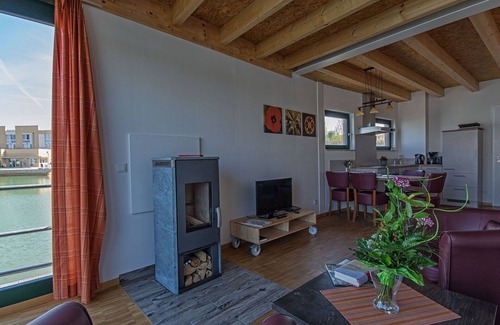 Grossposna Casa | Acogedor apartamento en villa con WIFI, TV, balcón, mascotas permitida y aparcamiento