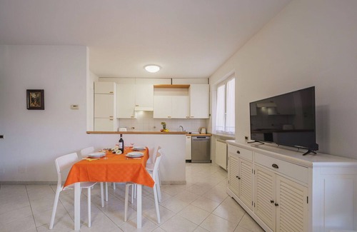 Ameglia Casa | Apartamento en villa con WIFI, TV, terraza, mascotas permitida, aparcamiento, cerca de La Spezia
