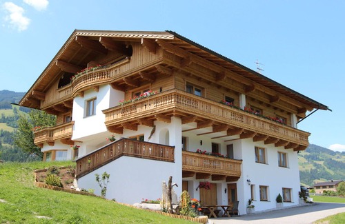 Kapfing Villa | Apartamento en villa con WIFI, TV, terraza, mascotas permitida, vista panorámica, aparcamiento