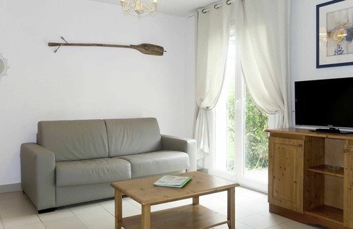 Crozon Casa | Nice apartment in villa for 6 people with pool, WIFI, TV, terrace, pets allowed and parking