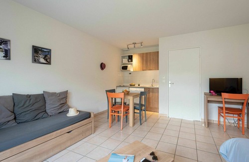 Saumur Casa | Hermoso apartamento en villa con internet, piscina, TV, terraza, mascotas permitida y aparcamiento