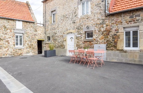Pirou Casa | Acogedor apartamento en villa para 6 personas con WIFI, TV y mascotas permitida