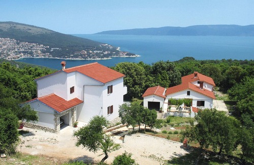 Gondolici Casa | Acogedor apartamento en villa con WIFI, TV, terraza, mascotas permitida y aparcamiento