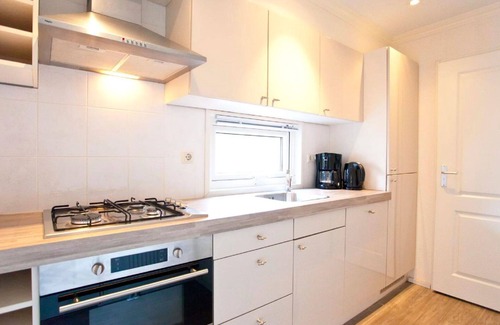 Schaarsbergen Casa | Acogedor apartamento en villa para 4 personas con piscina, WIFI, TV y terraza