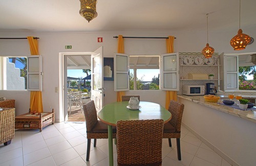 Luz de Tavira Casa | Bonito apartamento en villa para 4 personas con WIFI, piscina, TV, terraza y aparcamiento