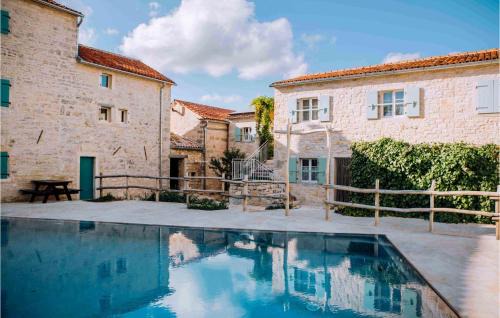 Karlovici Apartamento | Nice Apartment In Zminj With Wifi