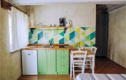 Karlovici Apartamento | Nice Apartment In Zminj With Wifi
