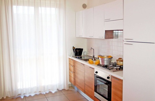 Alba Adriatica Apartamento | Acogedor apartamento con piscina, WIFI, A/C, TV, balcón, mascotas permitida y aparcamiento