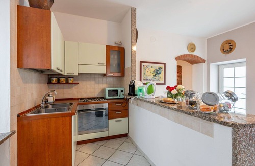 Castell'Alfero Apartamento | Acogedor apartamento para 4 personas con piscina, WIFI, TV y patio
