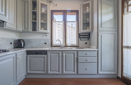 Seravezza Apartamento | Acogedor apartamento con WIFI, A/C, bañera de hidromasaje, balcón y mascotas permitida