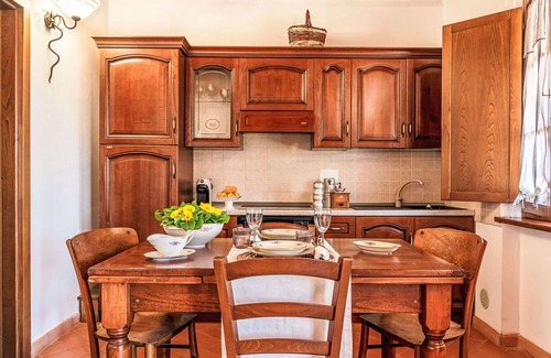 La Pesta Casa | Acogedor apartamento en villa para 4 personas con WIFI, A/C, TV, terraza y mascotas permitida